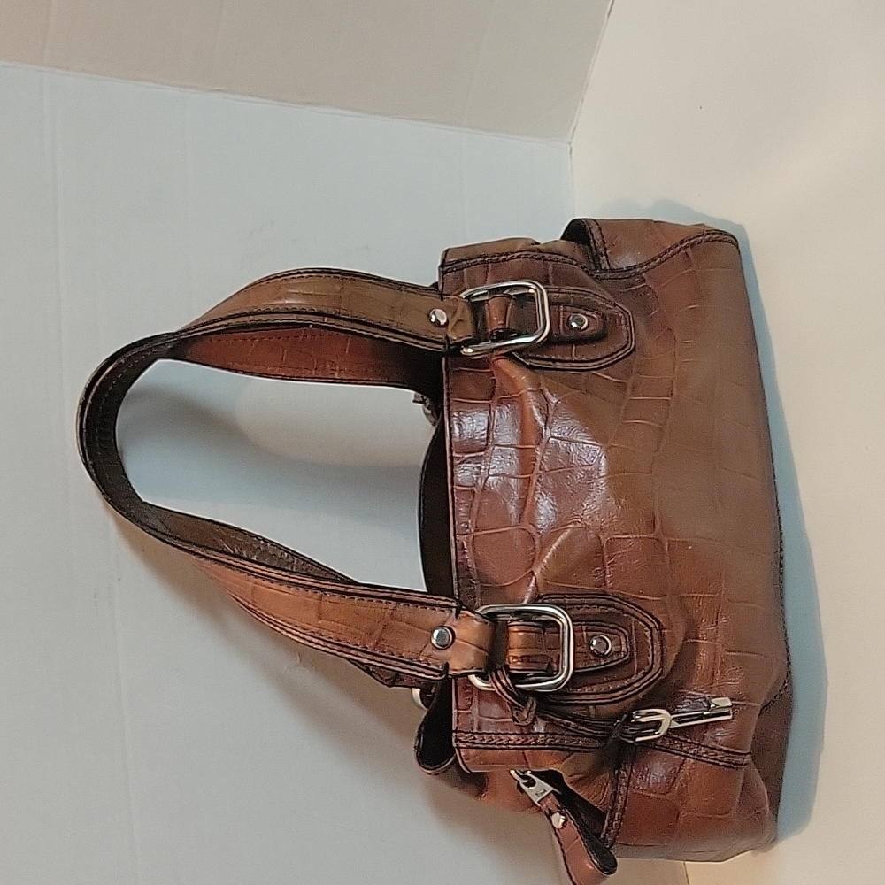 FOSSIL LEATHER HANDBAG.